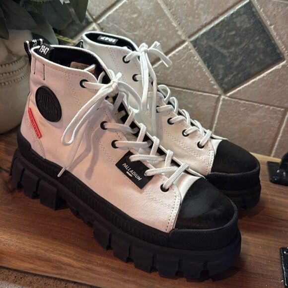 Palladium Revolt Hi TX Star White Platform Shoes - 9 - Great Condition - Picture 4 of 15